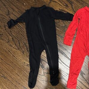 Kyte Baby Black Footed Pajamas (0-3m)